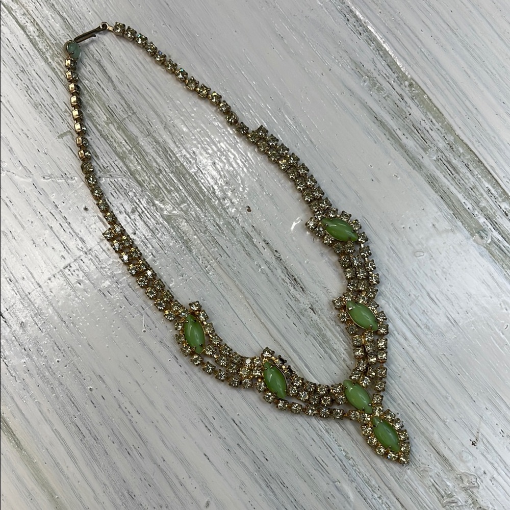 Elegant VTG Costume Green and Gold Necklace